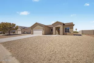 10364 W Mission Dr, Arizona City, AZ 85123 - Photo 3