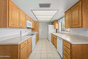 2403 E Del Rio Dr, Tempe, AZ 85282 - Photo 21
