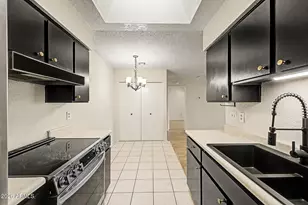 10807 W Northern Ave, Glendale, AZ 85307 - Photo 21
