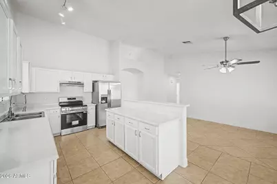 6802 W Crittenden Lane, Phoenix, AZ 85033 - Photo 15
