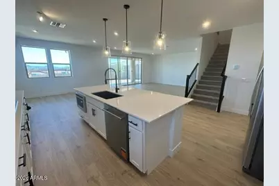 2122 W Desert View Drive, Phoenix, AZ 85041 - Photo 3