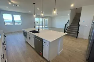 2122 W Desert View Dr, Phoenix, AZ 85041 - Photo 3