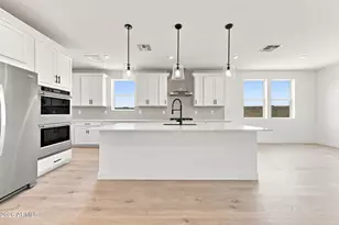 2122 W Desert View Dr, Phoenix, AZ 85041 - Photo 5