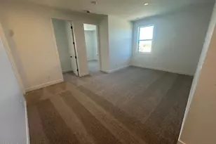 2122 W Desert View Dr, Phoenix, AZ 85041 - Photo 9