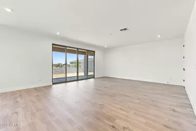 2122 W Desert View Drive, Phoenix, AZ 85041 - Photo 17