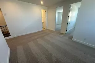 2122 W Desert View Dr, Phoenix, AZ 85041 - Photo 11