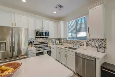 266 E Leland Road, San Tan Valley, AZ 85140 - Photo 3