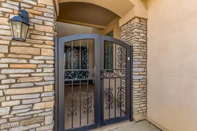 193 E Crescent Place, Chandler, AZ 85249 - Photo 3
