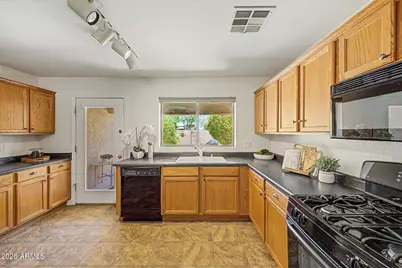 15320 W Lundberg Street, Surprise, AZ 85374 - Photo 9