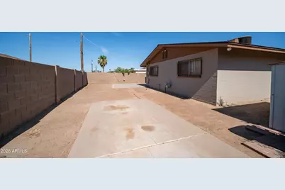 1951 E Marguerite Avenue, Phoenix, AZ 85040 - Photo 5