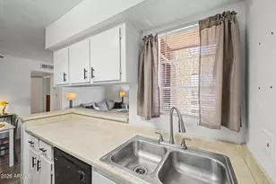 2625 E Indian School Rd, Phoenix, AZ 85016 - Photo 9
