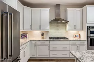 2948 E Tina Dr, Phoenix, AZ 85050 - Photo 13
