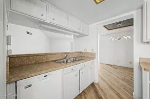 4649 E Cheyenne Dr, Phoenix, AZ 85044 - Photo 15