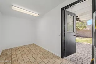 3601 E Laurel Ln, Phoenix, AZ 85028 - Photo 21