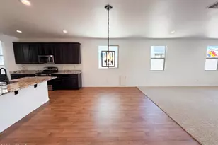 8014 W Atlantis Wy, Phoenix, AZ 85043 - Photo 9