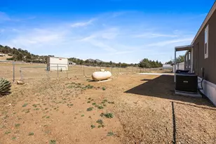 18296 S Frontier Rd, Peeples Valley, AZ 86332 - Photo 25