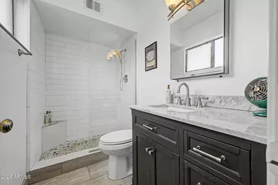 749 E Montebello Avenue #128, Phoenix, AZ 85014 - Photo 9