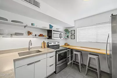 749 E Montebello Avenue #128, Phoenix, AZ 85014 - Photo 9