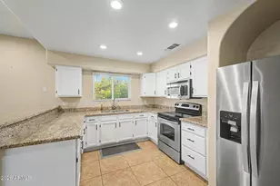 10249 N 12th Pl, Phoenix, AZ 85020 - Photo 9