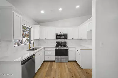 3802 W Sunland Avenue, Phoenix, AZ 85041 - Photo 9