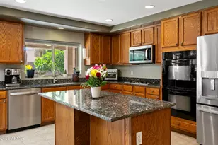 25065 N 72nd Ln, Peoria, AZ 85383 - Photo 9