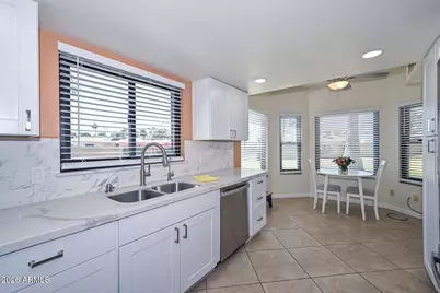 9834 W Kerry Lane, Peoria, AZ 85382 - Photo 3