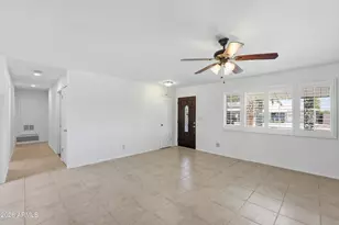 10747 W Hope Dr, Sun City, AZ 85351 - Photo 5