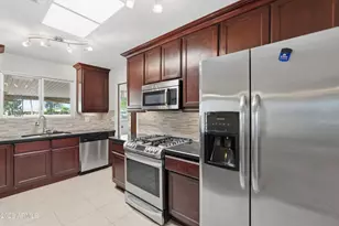 10747 W Hope Dr, Sun City, AZ 85351 - Photo 9