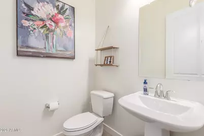 837 E Monte Way, Phoenix, AZ 85042 - Photo 17