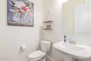 837 E Monte Wy, Phoenix, AZ 85042 - Photo 17