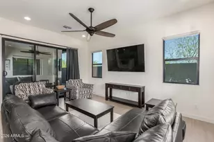 837 E Monte Wy, Phoenix, AZ 85042 - Photo 9