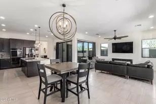 837 E Monte Wy, Phoenix, AZ 85042 - Photo 13