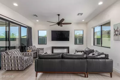 837 E Monte Way, Phoenix, AZ 85042 - Photo 9