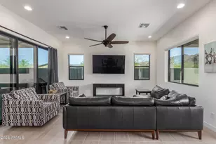 837 E Monte Wy, Phoenix, AZ 85042 - Photo 9