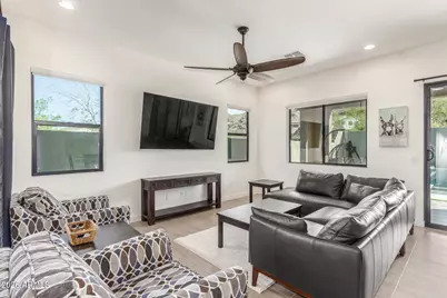 837 E Monte Way, Phoenix, AZ 85042 - Photo 7