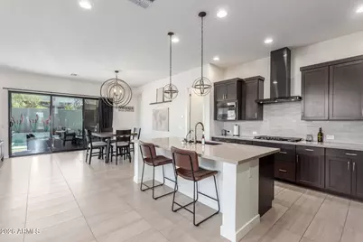 837 E Monte Way, Phoenix, AZ 85042 - Photo 13