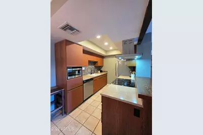7557 N Dreamy Draw Drive #240, Phoenix, AZ 85020 - Photo 9