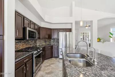 23449 N 21st Place, Phoenix, AZ 85024 - Photo 9