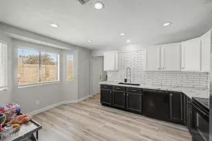 1727 N Summer Cir, Mesa, AZ 85203 - Photo 7