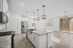 16036 W Desert Hollow Dr, Surprise, AZ 85387 - Photo 5