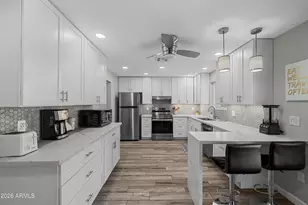 208 E Oxford Dr, Tempe, AZ 85283 - Photo 3