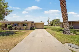 11016 N Coggins Dr, Sun City, AZ 85351 - Photo 3