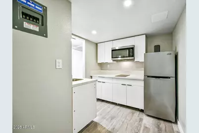 3025 N 32nd Street #Apt 13, Phoenix, AZ 85018 - Photo 5