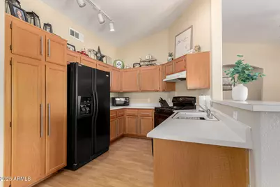 8375 W Dahlia Drive, Peoria, AZ 85381 - Photo 7