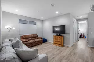 21622 N 59th Wy, Phoenix, AZ 85054 - Photo 19