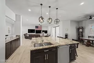 2639 W Lavitt Ln, Phoenix, AZ 85086 - Photo 9