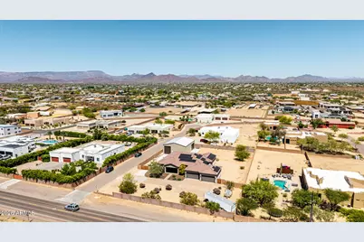 2639 W Lavitt Lane, Phoenix, AZ 85086 - Photo 11