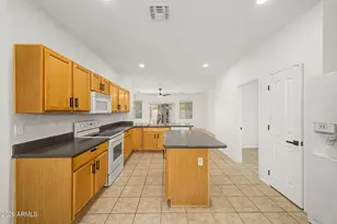 6392 S Callaway Dr, Chandler, AZ 85249 - Photo 9
