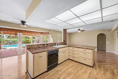 20008 N Willowcreek Circle, Sun City, AZ 85373 - Photo 21