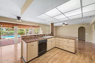 20008 N Willowcreek Cir, Sun City, AZ 85373 - Photo 21